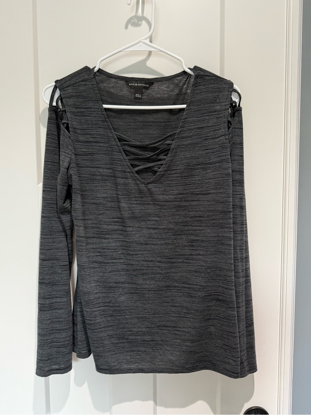 Rock & Republic charcoal criss cross long sleeve top size large
